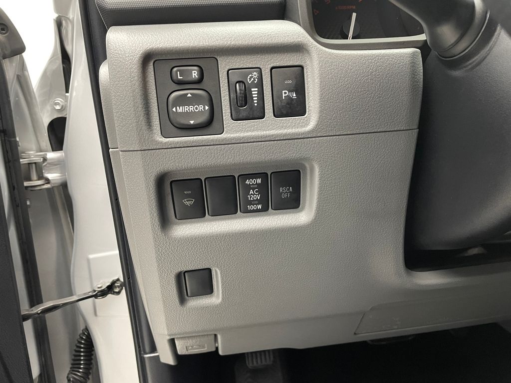 Thumbnail: 2011 Toyota 4Runner - 16