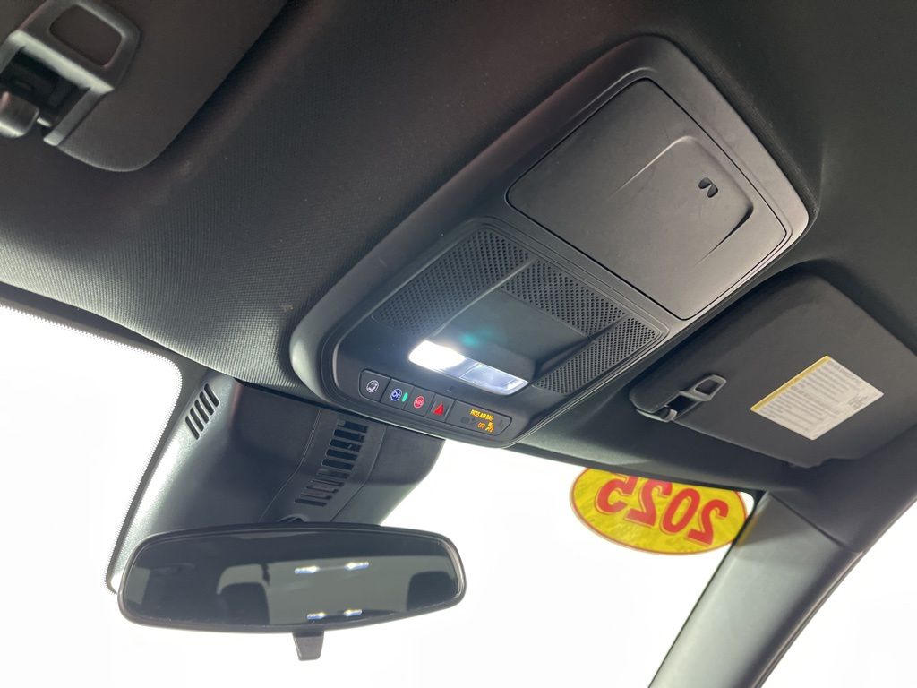 Thumbnail: 2025 Chevrolet Traverse - 26