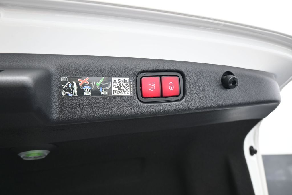 Used 2025 White Mercedes-Benz E 350 image 46