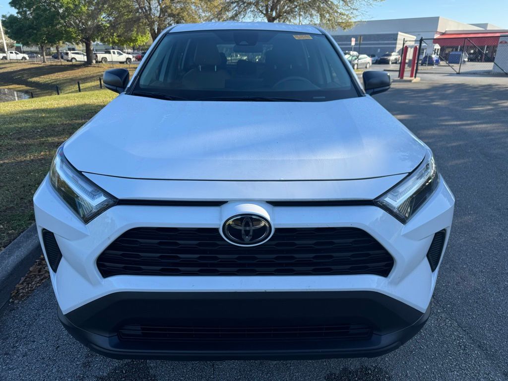 2024 Toyota RAV4 LE 8