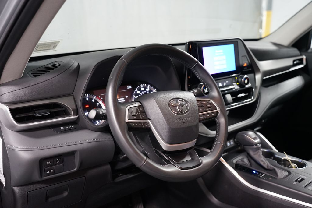 Thumbnail: 2024 Toyota Highlander - 6