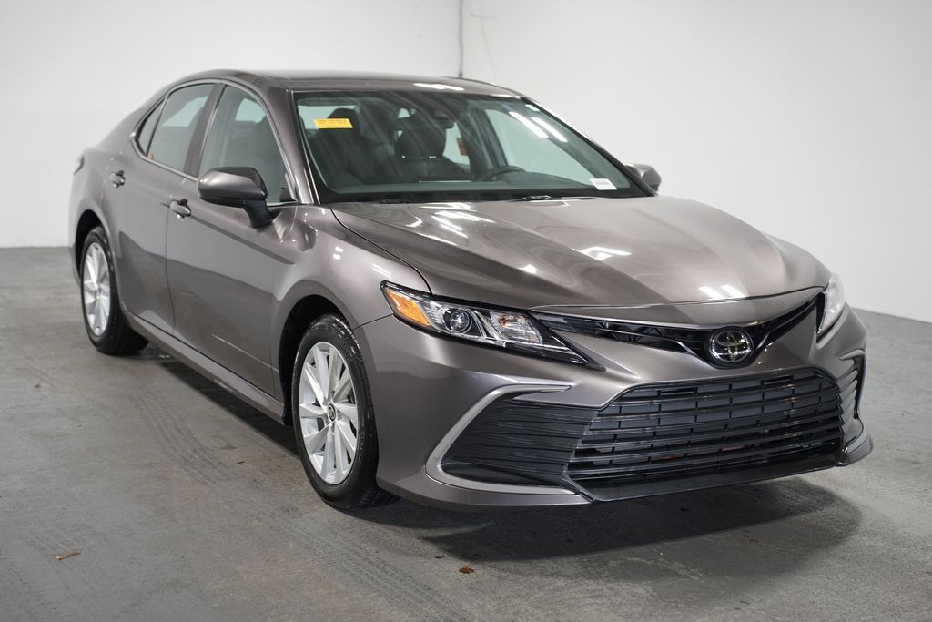 2024 Toyota Camry LE 3