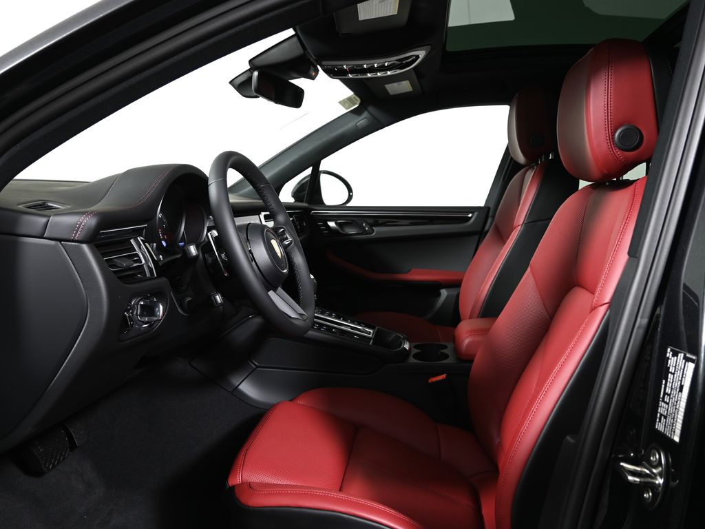 Thumbnail: 2026 Porsche Macan - 5