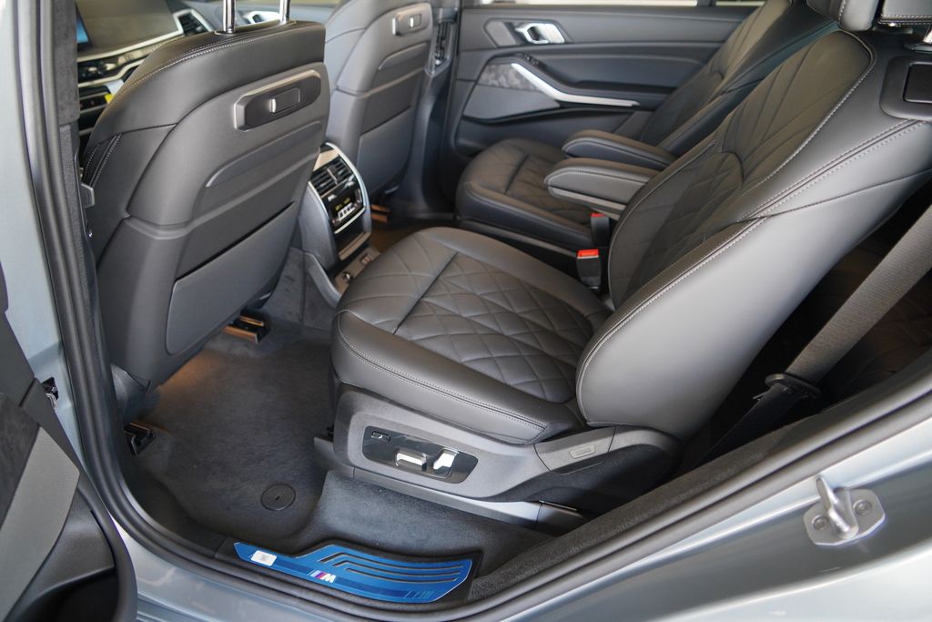 Thumbnail: 2027 BMW X7 - 28
