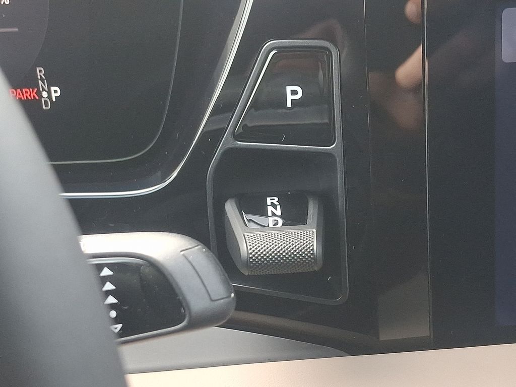 Thumbnail: 2026 Porsche Macan - 16