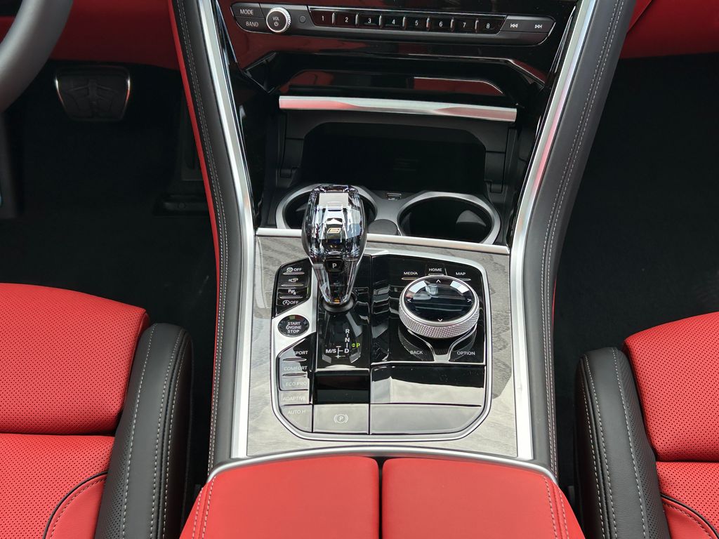 Thumbnail: 2026 BMW 8 Series - 26