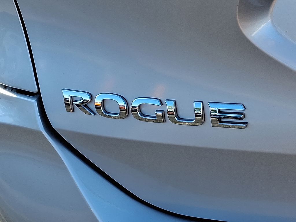 Thumbnail: 2018 Nissan Rogue - 31