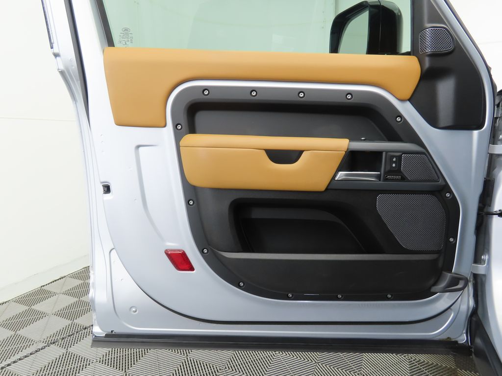 2023 Land Rover Defender 90 25