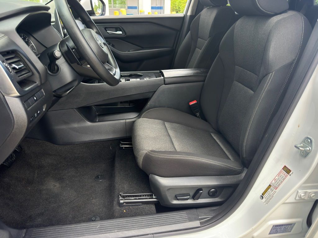 2024 Nissan Rogue SV White at Central Houston Nissan