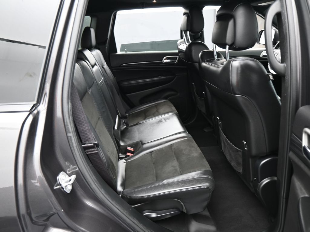 Used 2019 Granite Crystal Metallic Clearcoat Jeep Altitude image 31