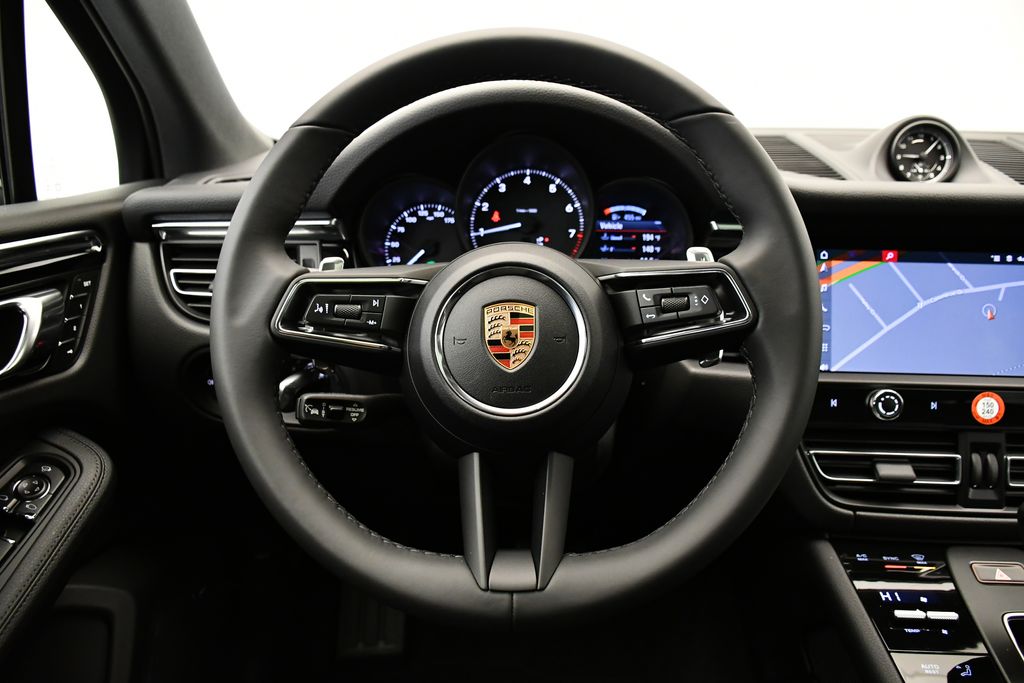 Thumbnail: 2026 Porsche Macan - 27