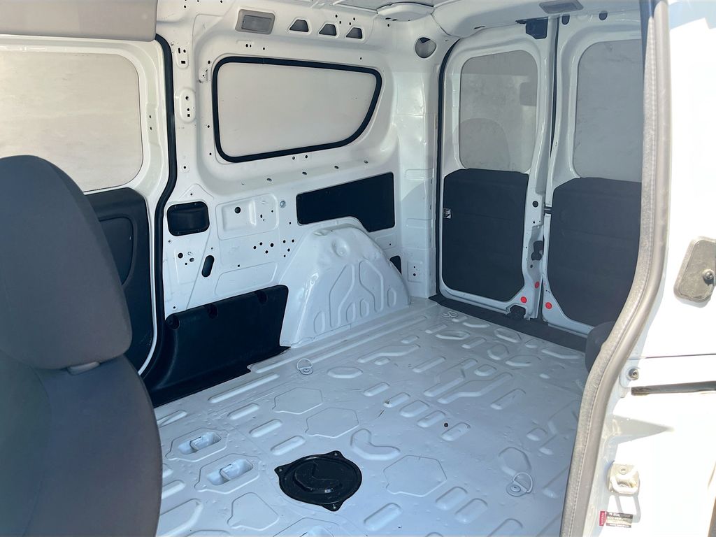 Used 2022 White Ram Base image 21