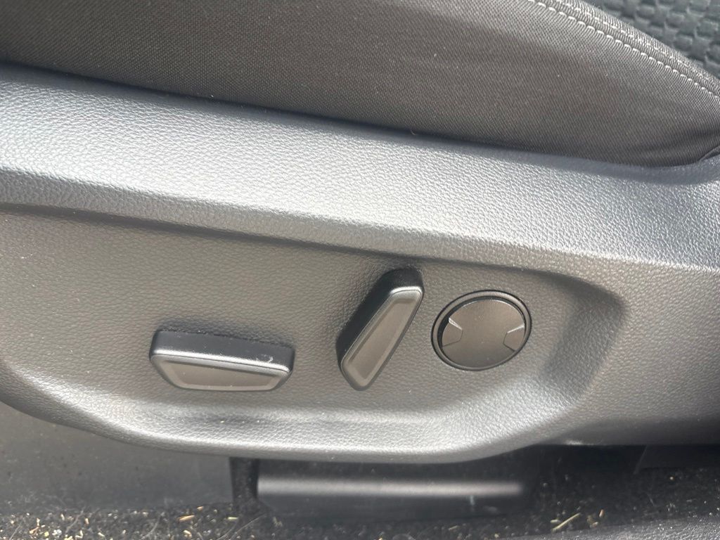 Used 2024 Gray Metallic Ford XLT image 14