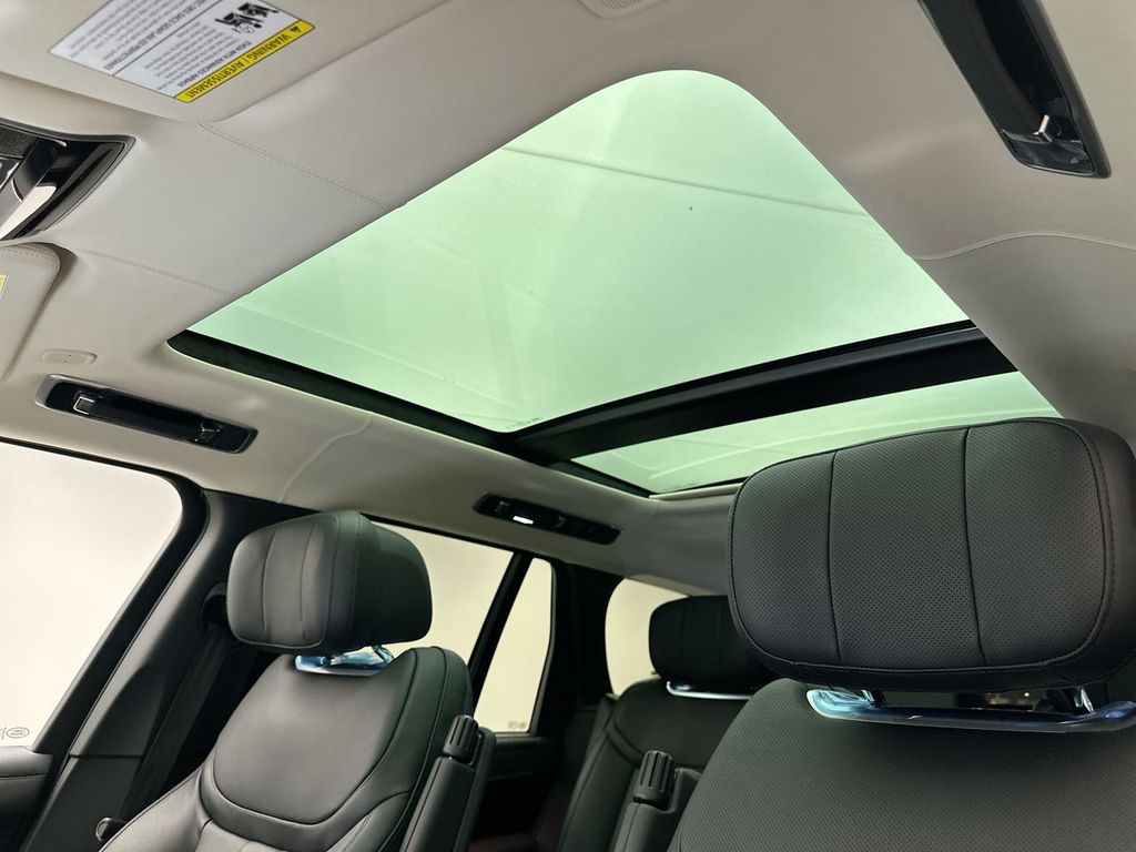 2025 Land Rover Range Rover Autobiography 11
