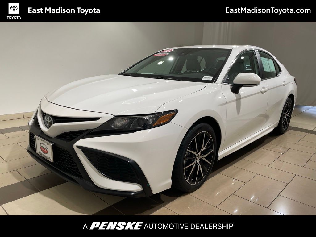 2022 Toyota Camry SE -
                Madison, WI