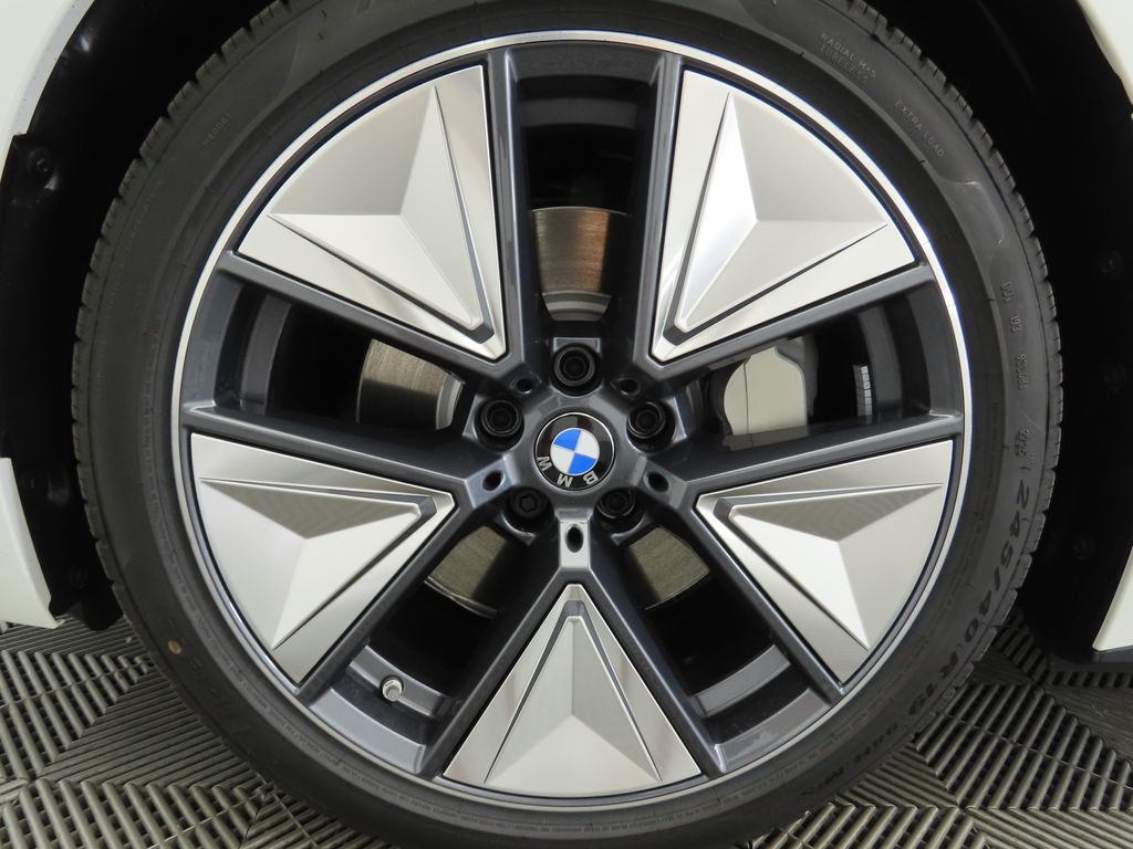 Thumbnail: 2025 BMW i4 - 31