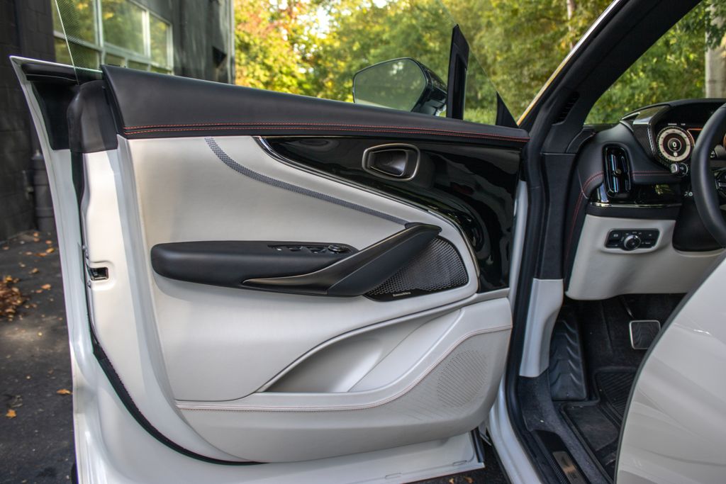 2025 Aston Martin DBX 707 - Photo 8