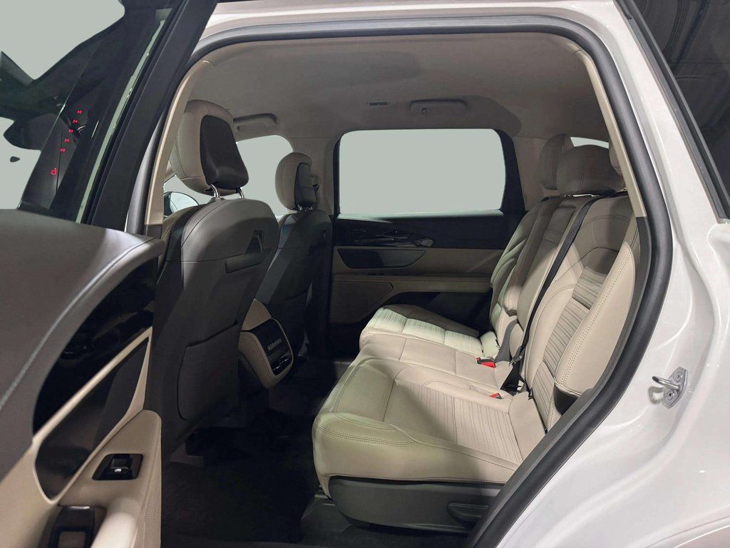 Certified Used 2024 White Platinum Metallic Tri-Coat Lincoln Reserve image 25