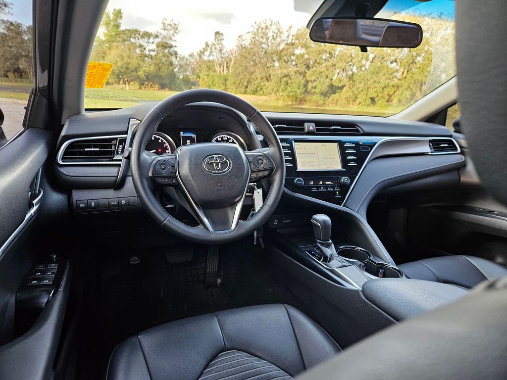 2018 Toyota Camry SE 12