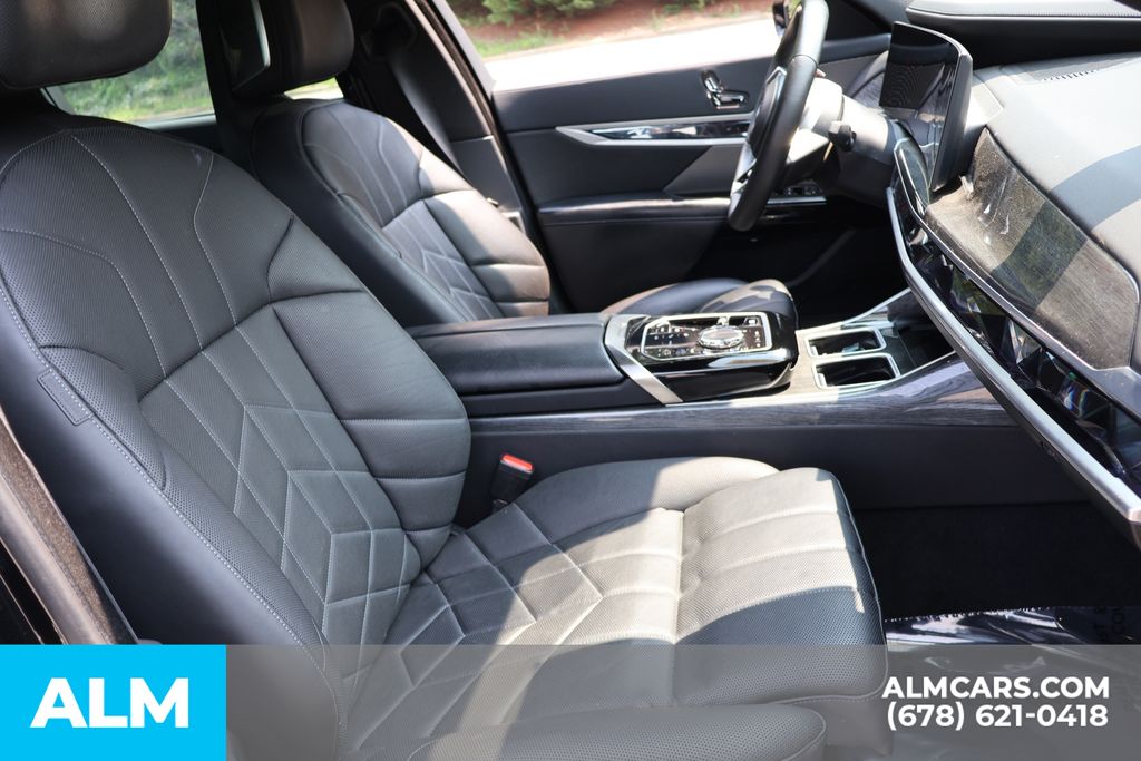 Used 2023 Black BMW xDrive60 image 29