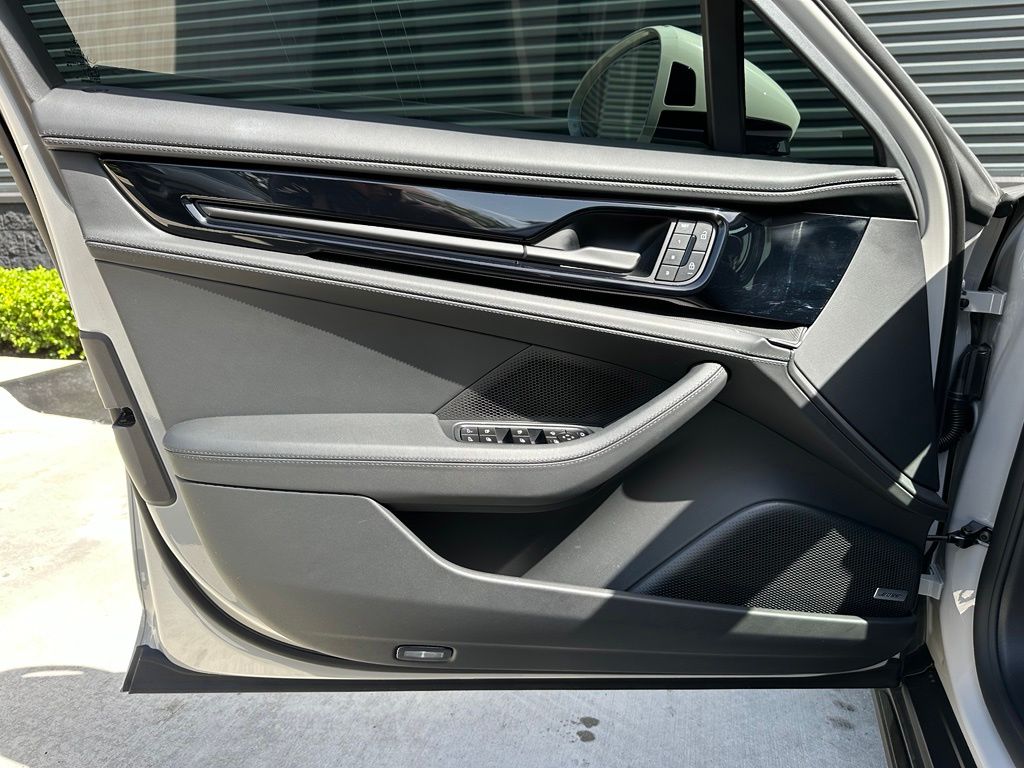 Thumbnail: 2026 Porsche Panamera - 16