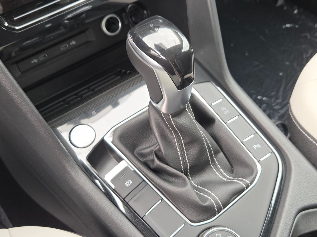 New 2026 Black Volkswagen 1.5T SE image 18