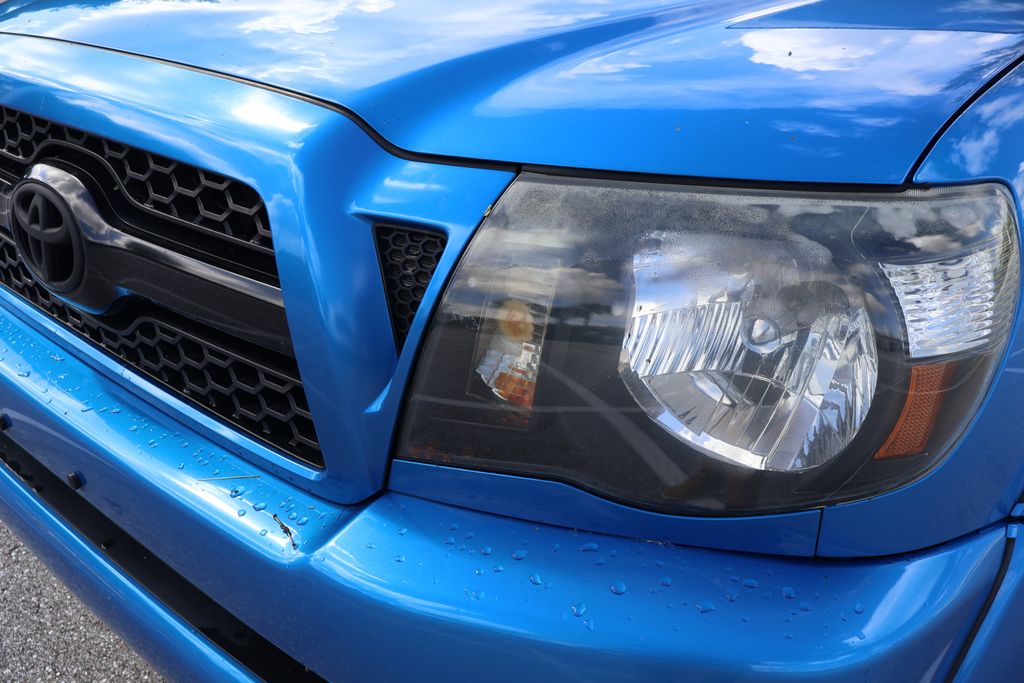 Thumbnail: 2011 Toyota Tacoma - 3
