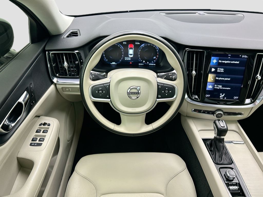 Thumbnail: 2020 Volvo S60 - 10