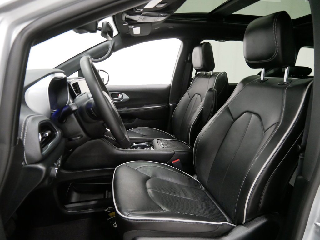 Used 2026 Chrysler Pacifica Van