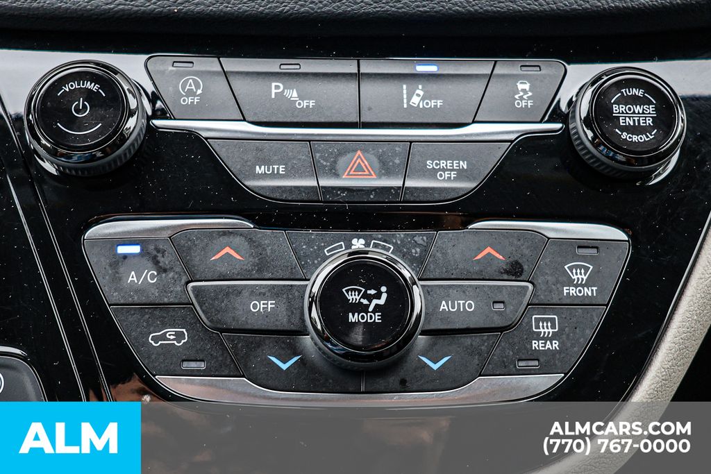 Used 2023 Black Chrysler Touring L image 41