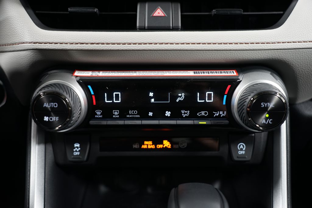 2025 Toyota RAV4 XLE 20