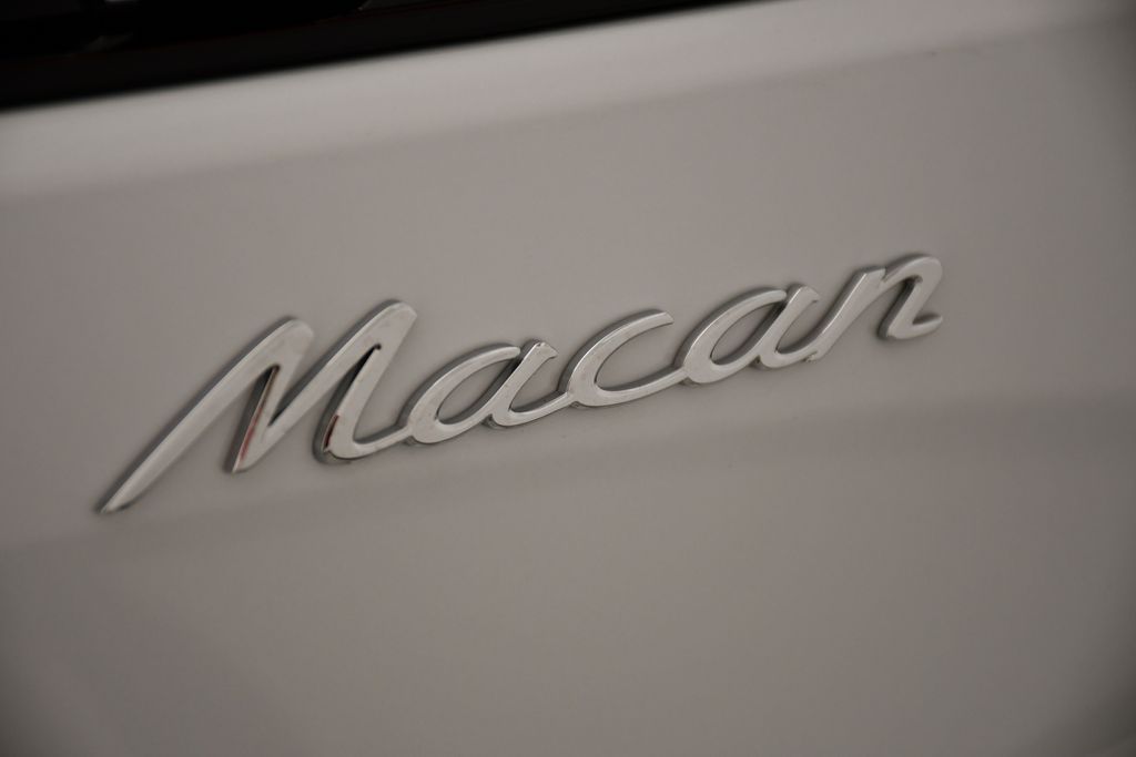 Thumbnail: 2025 Porsche Macan - 11