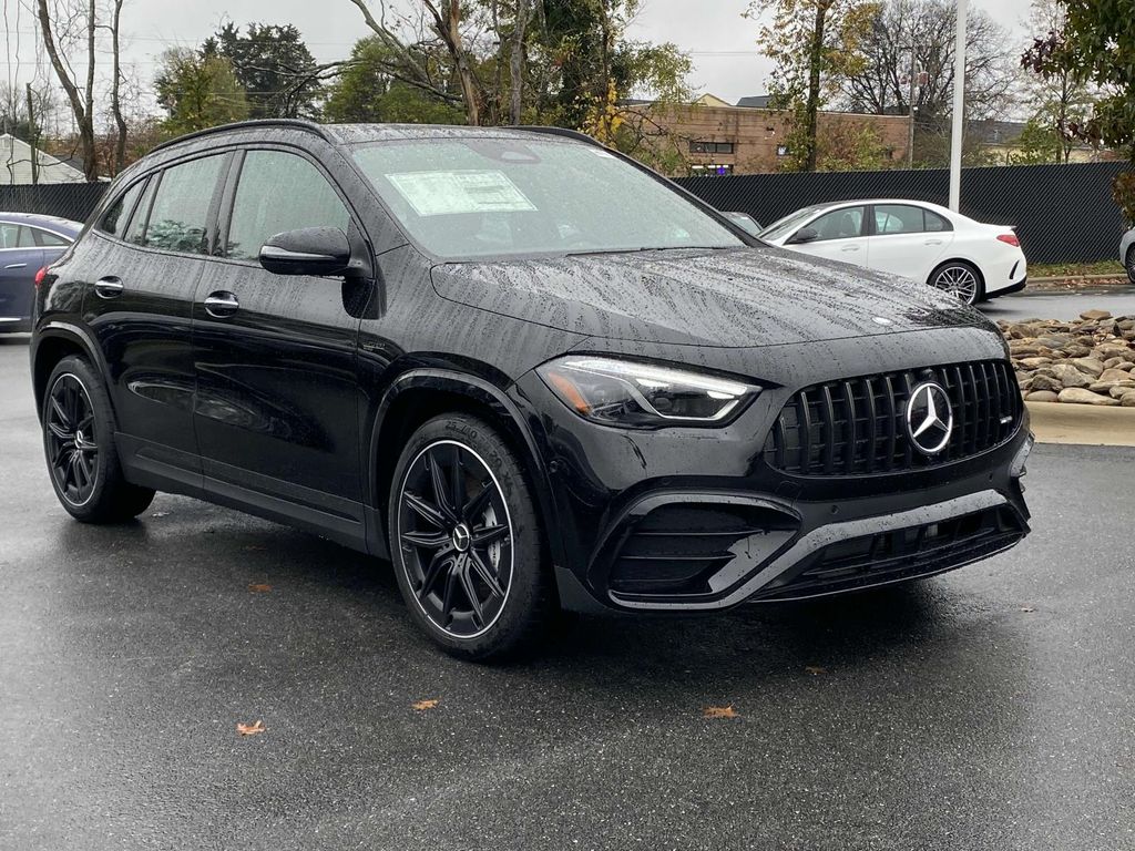 2025 Mercedes-Benz GLA 35 AMG 7