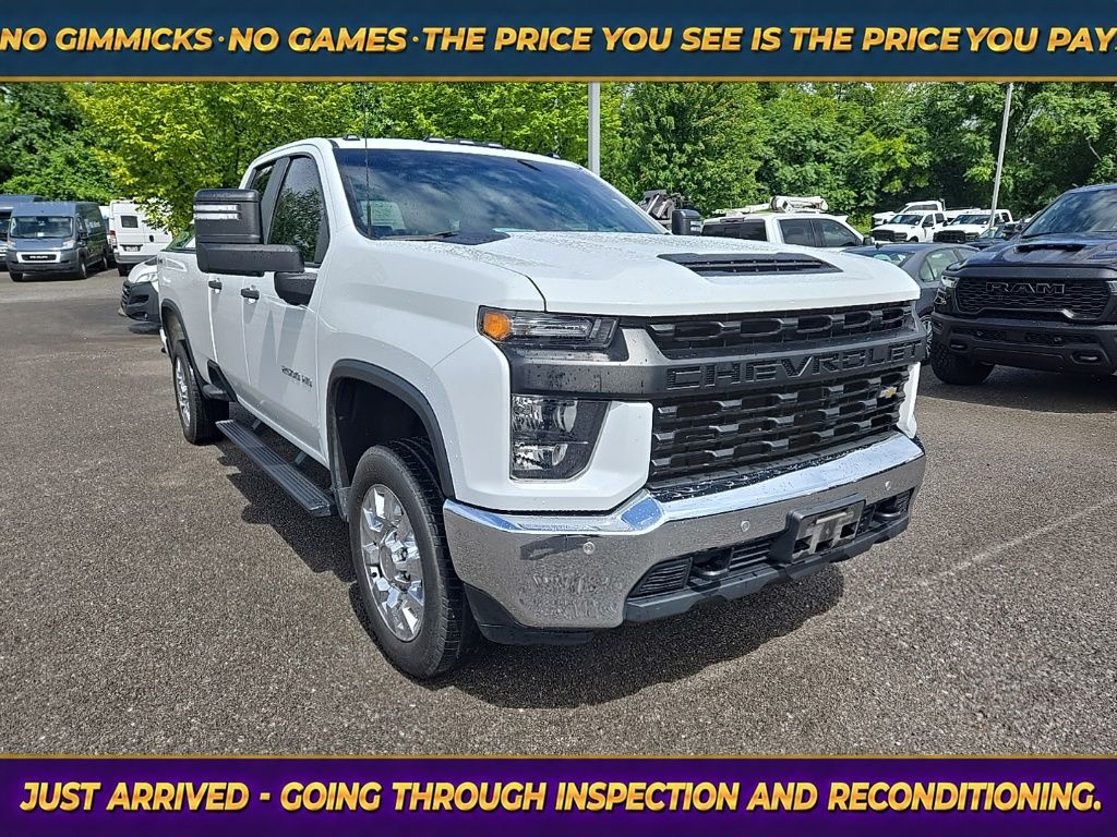 Summit White 2022 Chevrolet Silverado 2500HD Pickup Truck Four-Wheel Drive 6-Speed Automatic