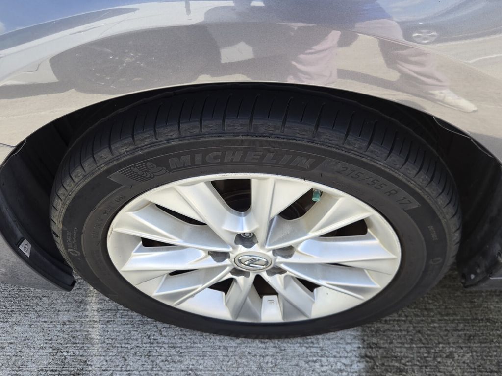 2015 Lexus ES - $8,995