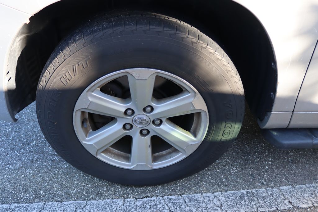 Thumbnail: 2008 Toyota Highlander - 4