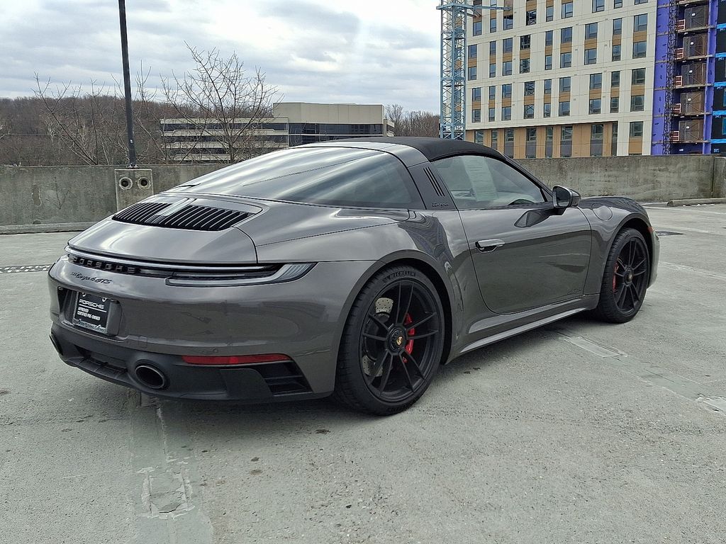 Thumbnail: 2022 Porsche 911 - 8