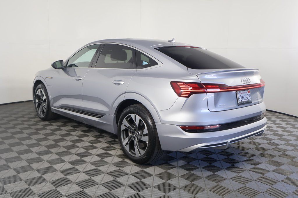 Thumbnail: 2022 Audi e-tron S - 6