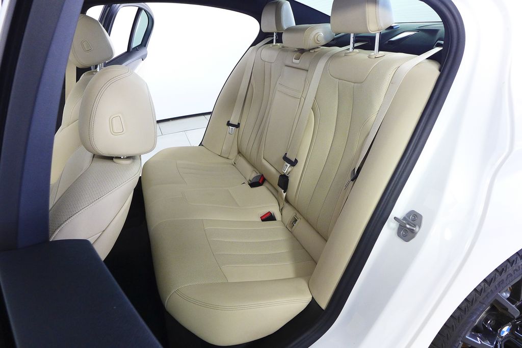 Thumbnail: 2022 BMW 5 Series - 21