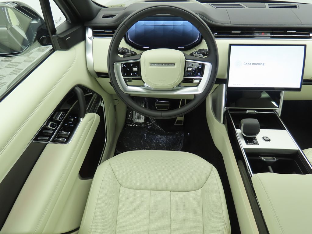 2025 Land Rover Range Rover SE 11