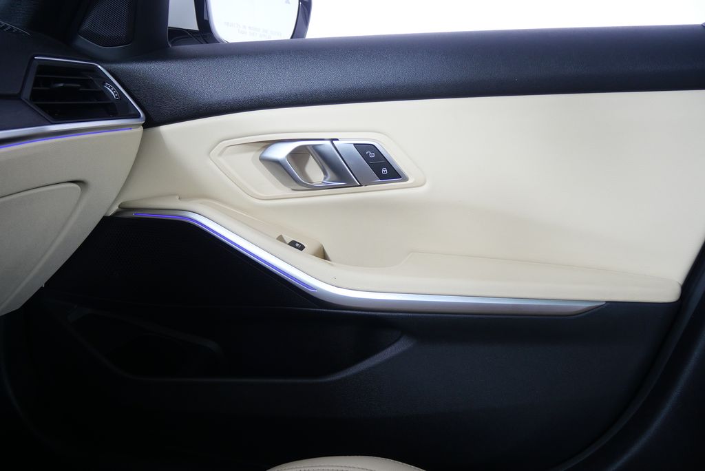 Thumbnail: 2022 BMW 3 Series - 28