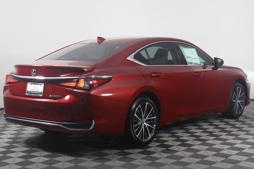 2025 Lexus ES Hybrid 300h Luxury 2