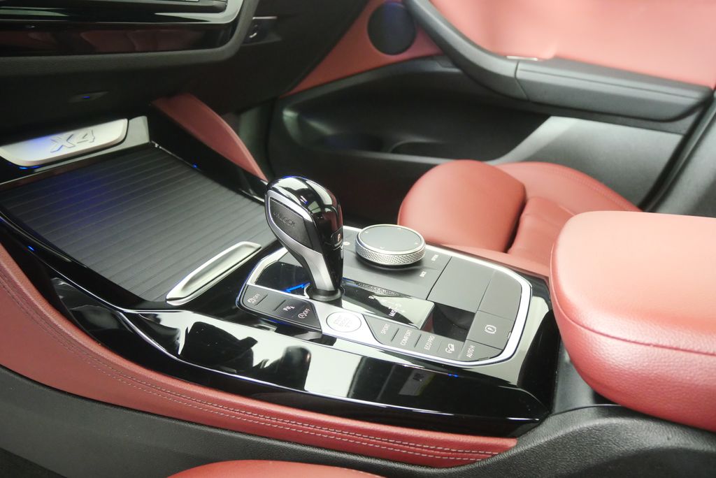 Thumbnail: 2022 BMW X4 - 21