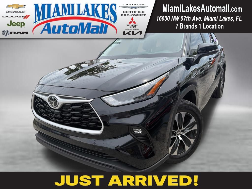 Midnight Black Metallic 2025 Toyota Highlander XLE FWD SUV / Crossover Front-Wheel Drive 8-Speed Automatic