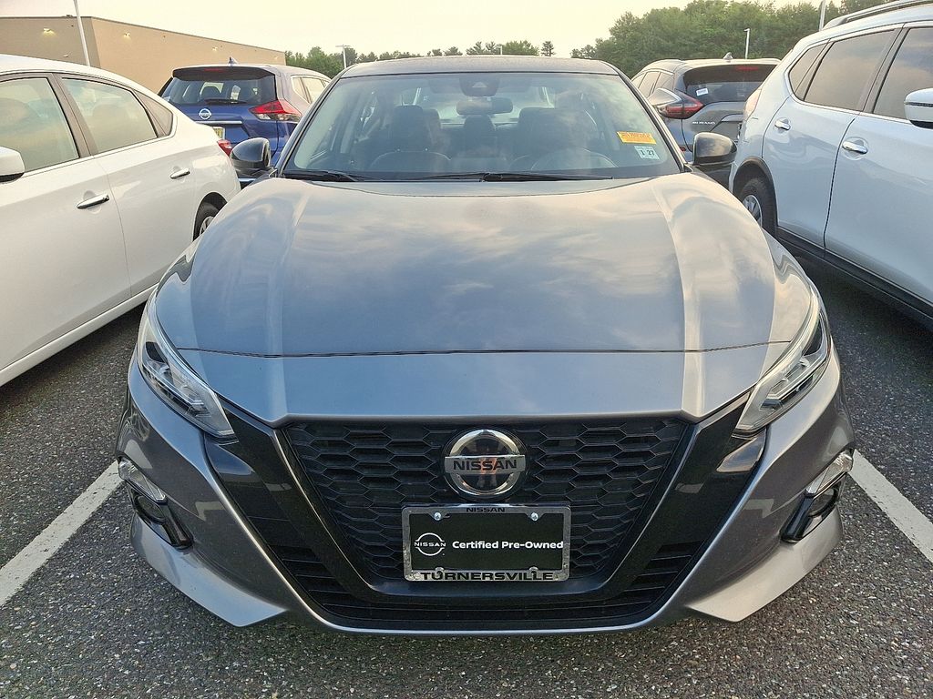 2022 Nissan Altima SR 2