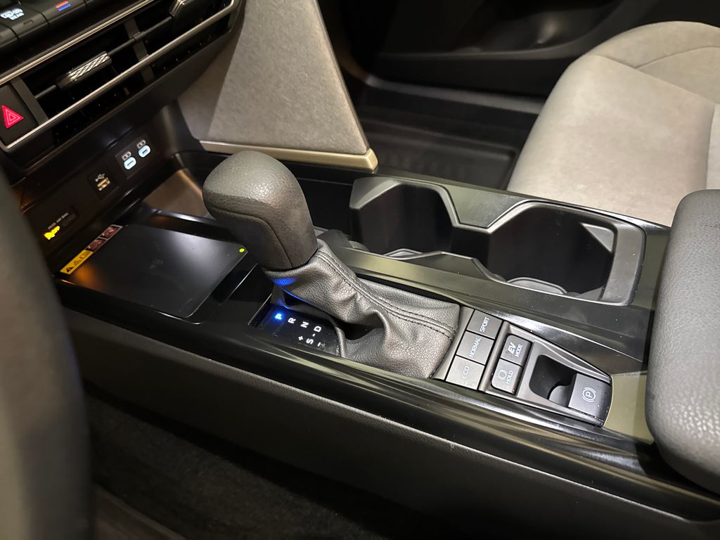 Certified Used 2025  Toyota LE image 29