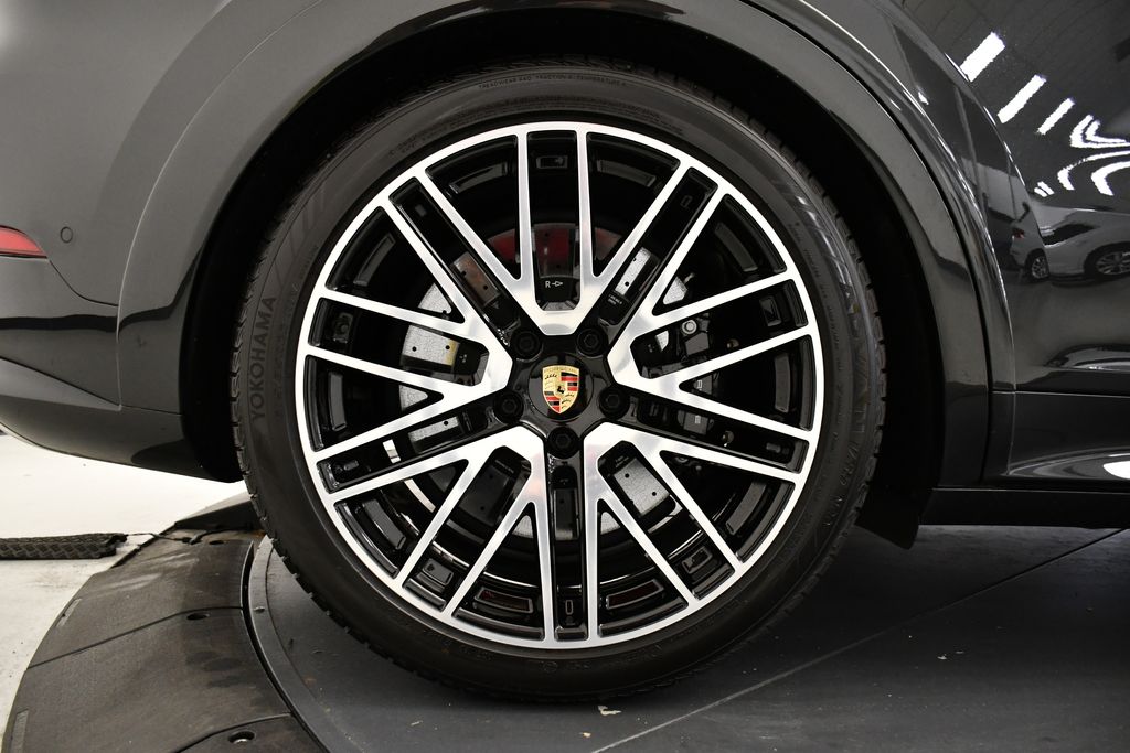 2024 Porsche Cayenne Turbo E-Hybrid 17