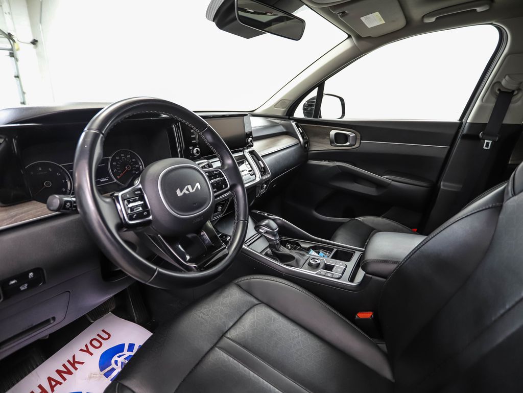 Thumbnail: 2022 Kia Sorento - 10