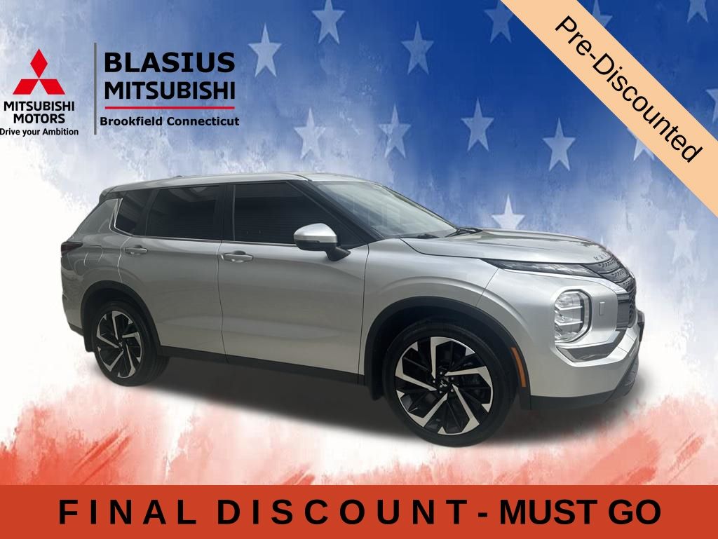 Silver 2022 Mitsubishi Outlander SUV / Crossover All-Wheel Drive Continuously Variable Transmission