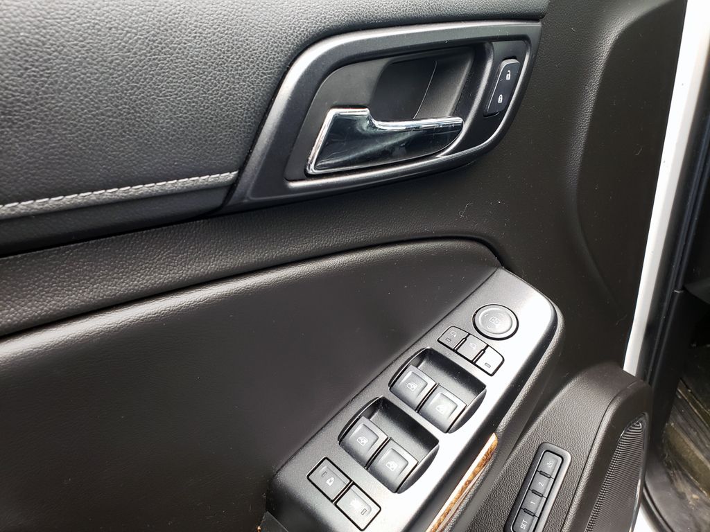 Thumbnail: 2017 Chevrolet Tahoe - 10